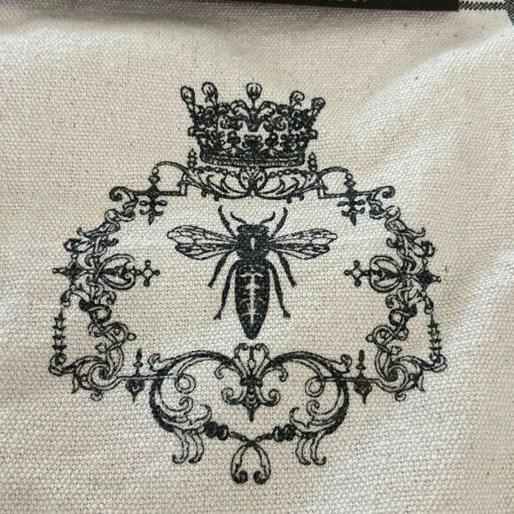 New country market cloth linen bee and crown set of four placemats - Picture 2 of 4